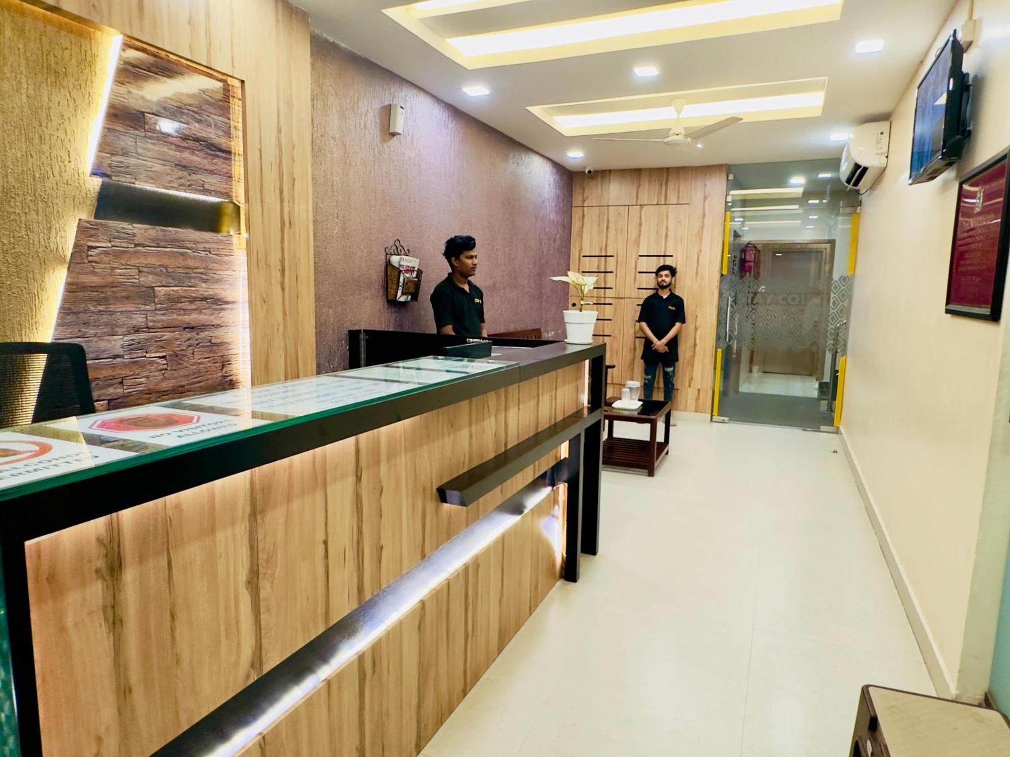 Court - Business Class - Near Railway Station Hotel 3*